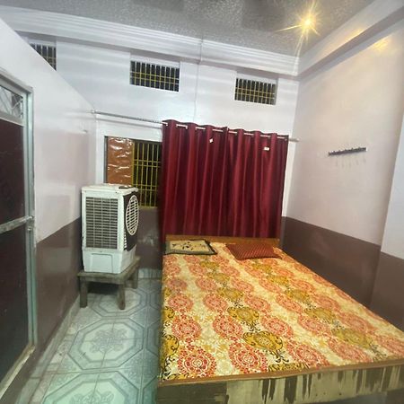 Hotel Yatri Niwas Варанаси Экстерьер фото