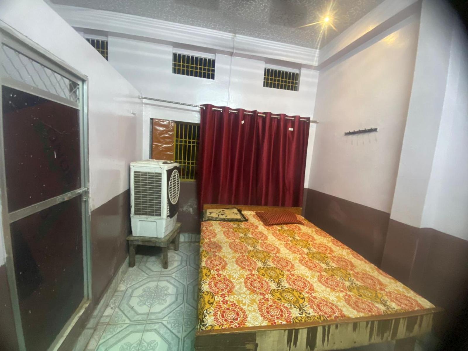 Hotel Yatri Niwas Варанаси Экстерьер фото