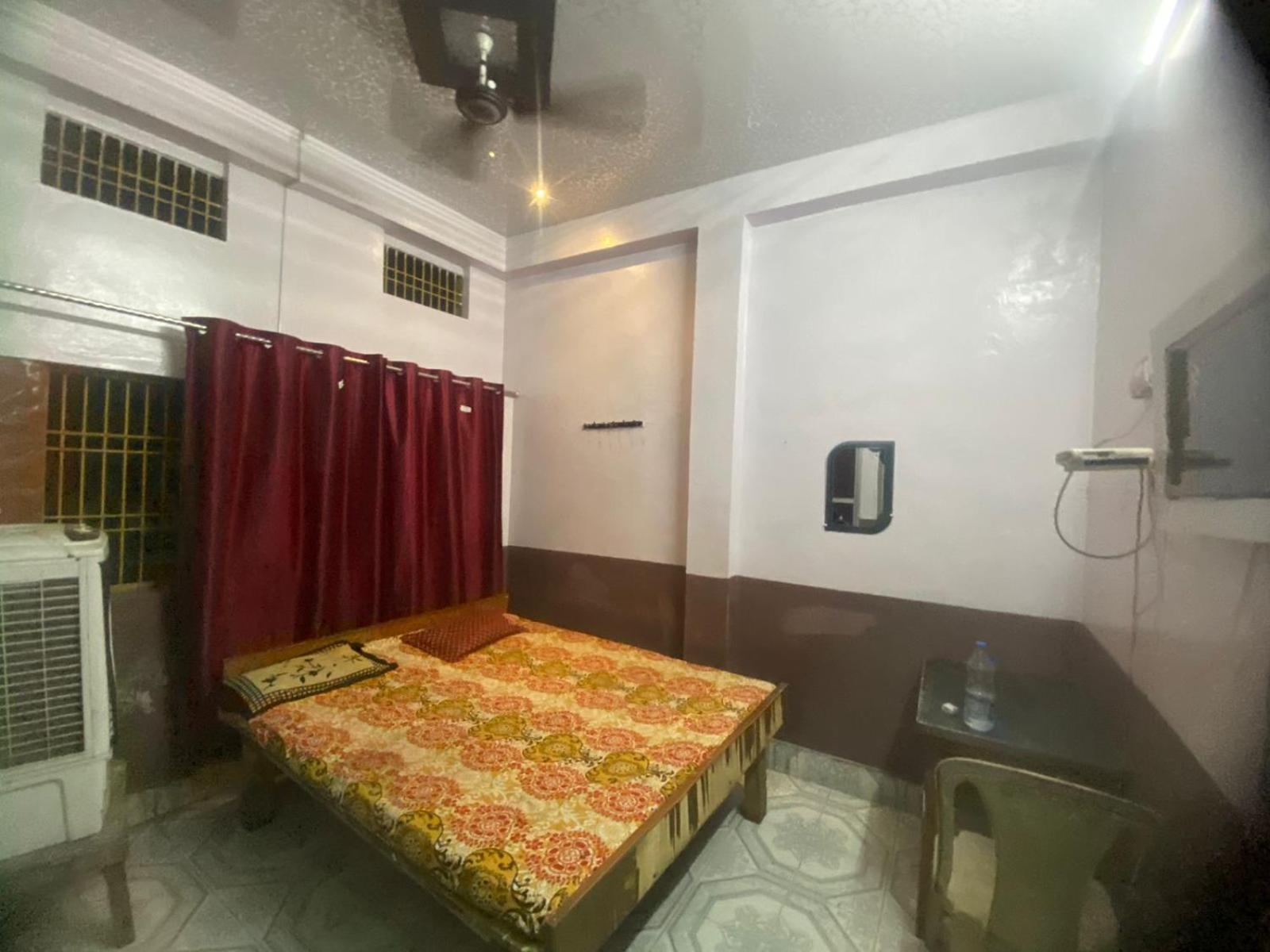Hotel Yatri Niwas Варанаси Экстерьер фото