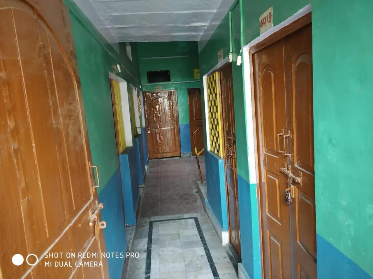 Hotel Yatri Niwas Варанаси Экстерьер фото