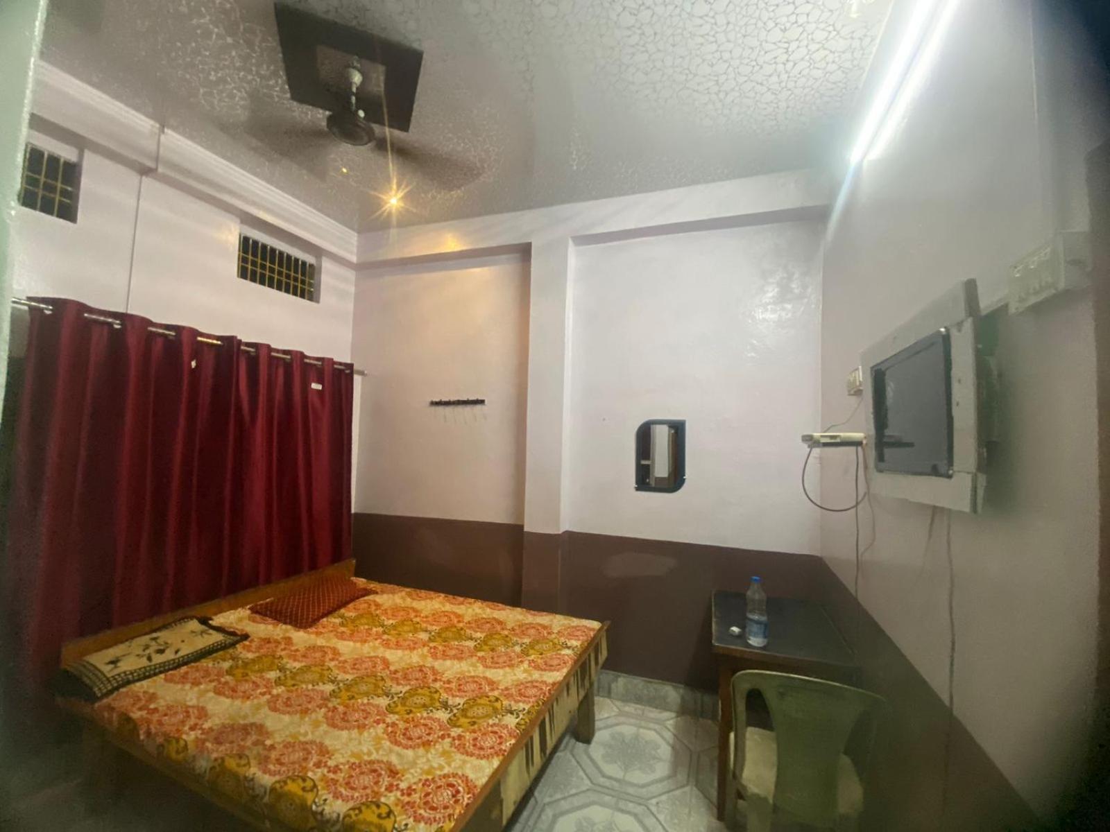 Hotel Yatri Niwas Варанаси Экстерьер фото